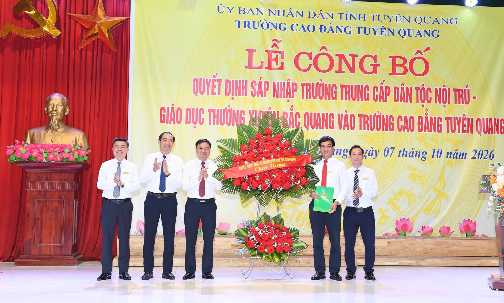 Sáp nhập Trường Trung cấp Dân tộc nội trú - Giáo dục thường xuyên Bắc Quang vào Trường Cao đẳng Tuyên Quang