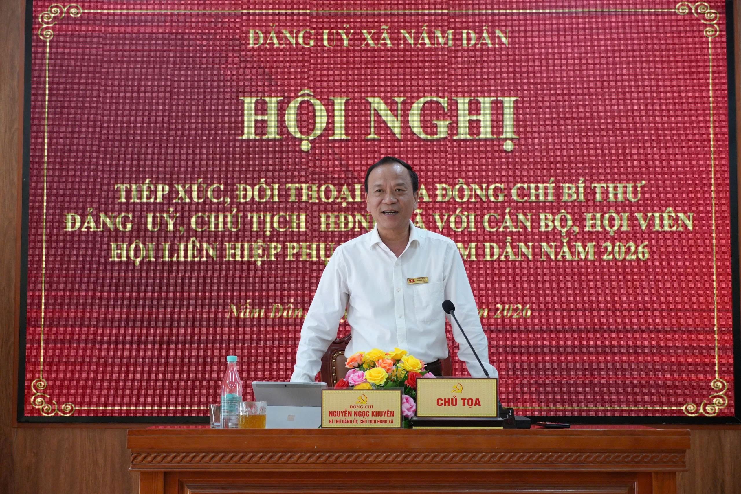 Bí thư Đảng ủy xã Nấm Dẩn đối thoại với cán bộ, hội viên phụ nữ