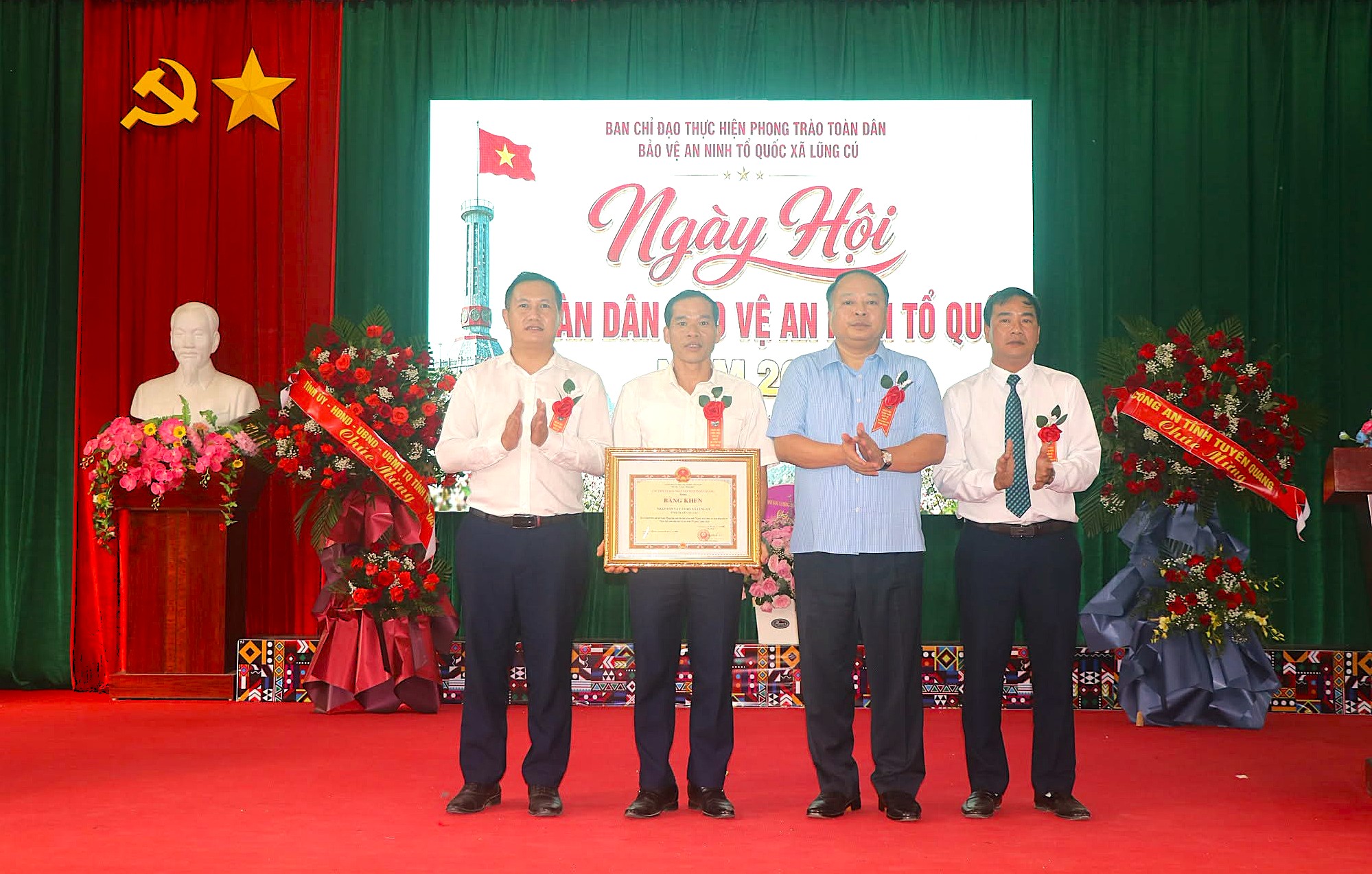 Chủ tịch UBND tỉnh Phan Huy Ngọc dự Ngày hội Toàn dân bảo vệ an ninh Tổ quốc tại xã Lũng Cú
